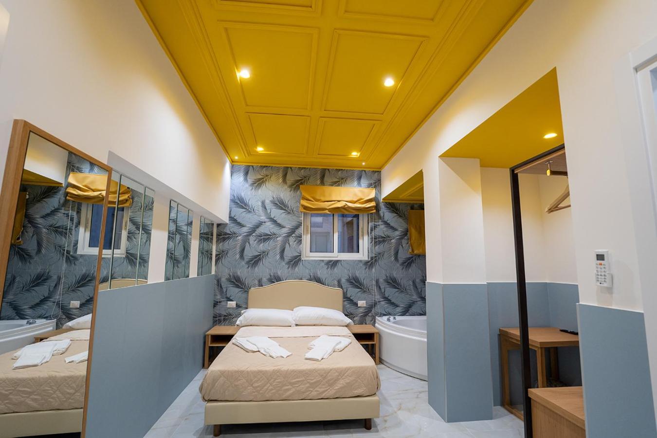 Pc Boutique H, Sea View By Clapa Group Hotel Наполи Екстериор снимка